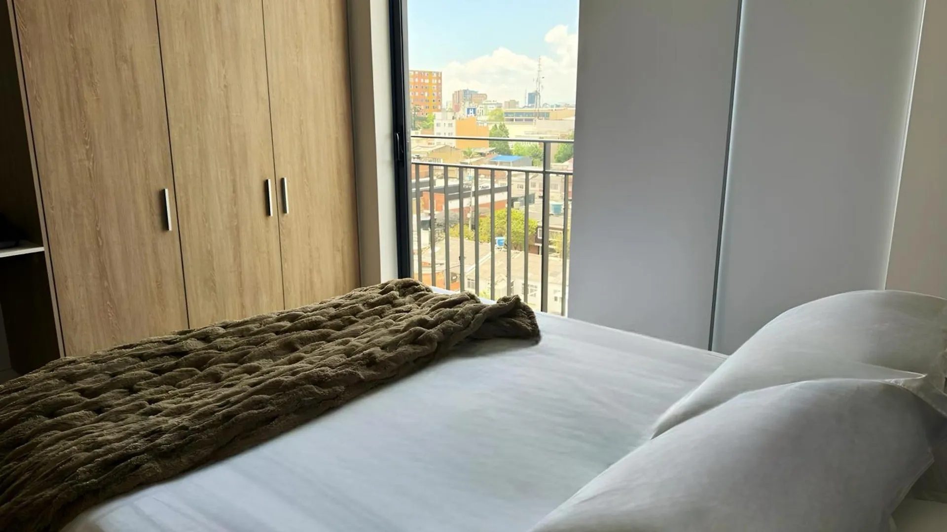 Avanzza Apartamentos Cerca Del Dorado By Wellcome Bogotá
